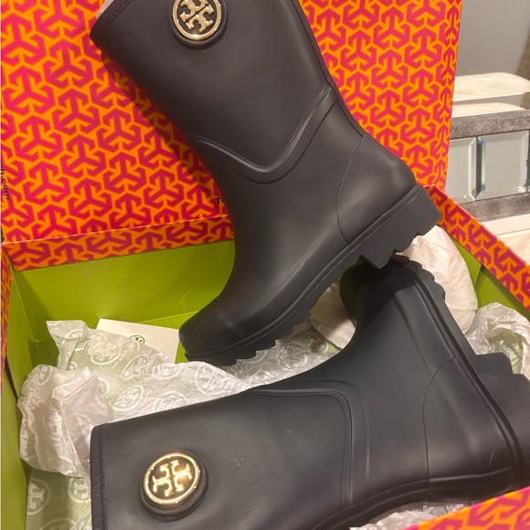 Tory Burch Navy Blue Boots with Gold Logo - Picture 2 of 10